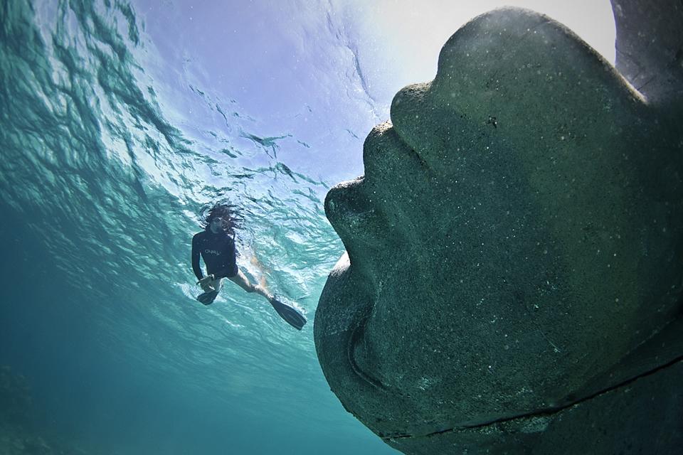 Ocean Atlas_Bahamas_clean_woman_Jason deCaires Taylor_Sculpture